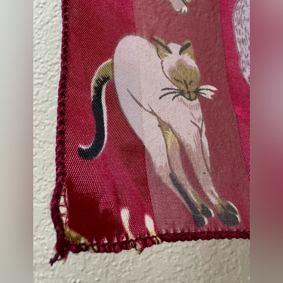 Cat Lover Scarf. No brand. Burgandy color with various cats throughout. One size - Picture 9 of 9